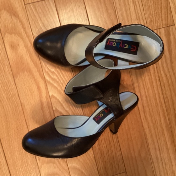 Leather Heels with Velcro Strap, black, size 36.5 (equivalent to 6.5 US) - Picture 4 of 9